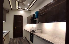 10 Marla luxurious House in Phase 5 DHA Lahore