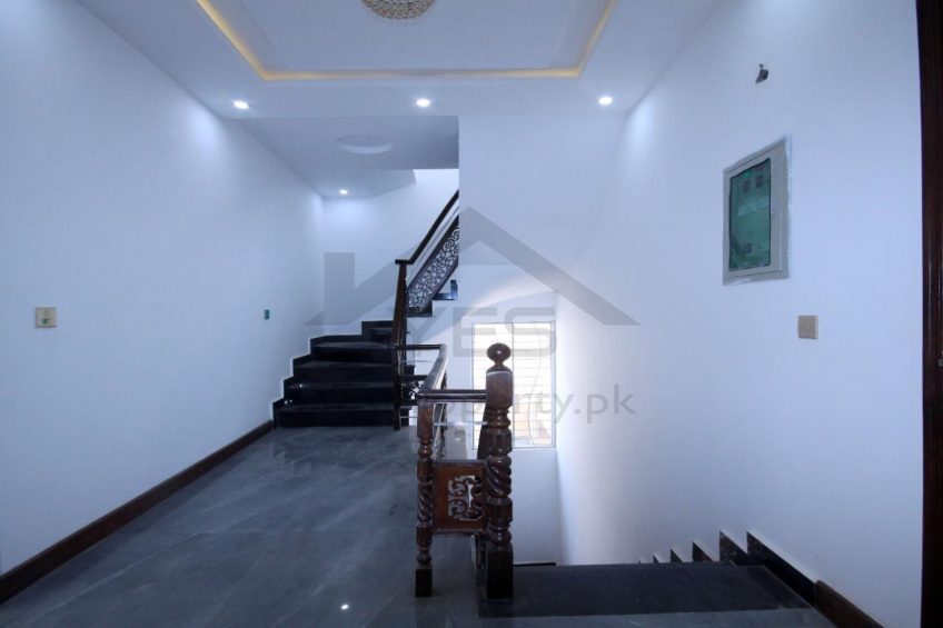 1 Kanal Upper Portion available for Rent in, DHA Lahore