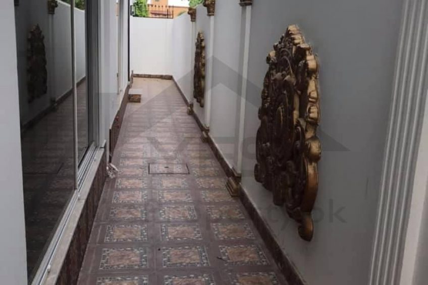 2 Kanal Fully Furnished Spanish Built House in UET Society next to Valencia Town