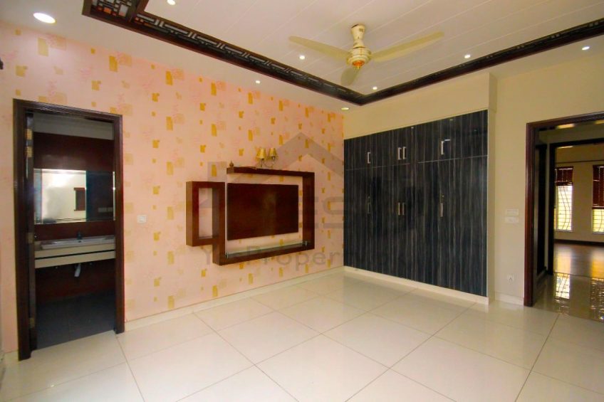 1 Kanal Full House Available for Rent in Phase 6 DHA Lahore