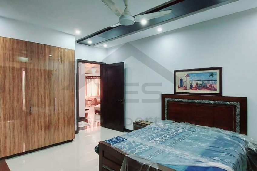 1Kanal well designed luxury house is available for rent