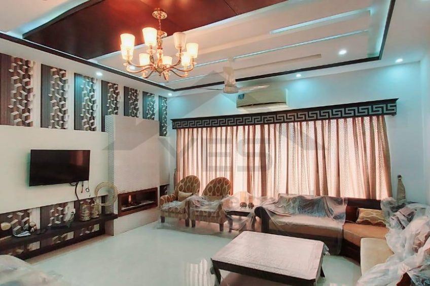 1Kanal well designed luxury house is available for rent