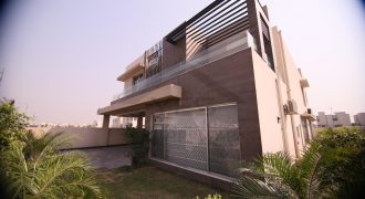 1Kanal well designed luxury house is available for rent