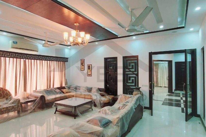 1Kanal well designed luxury house is available for rent