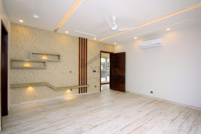 1 Kanal Marvelous House for Rent in Phase 5 DHA Lahore