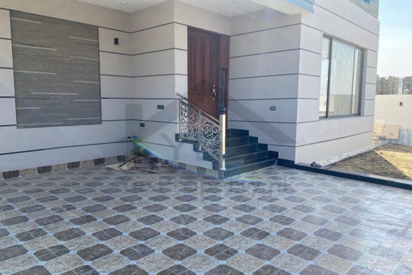 Ready villa 500sqy With basement DHA Phase 4 Karachi