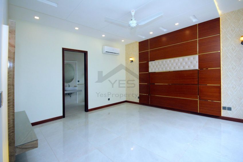 1 Kanal Marvelous House for Rent in Phase 5 DHA Lahore