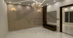 10 Marla New House Is Available For Sale in Bahria Town Lahore