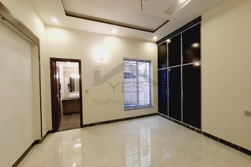 10 Marla New House For Sale At Valencia Town Near Wapda Town Lahore