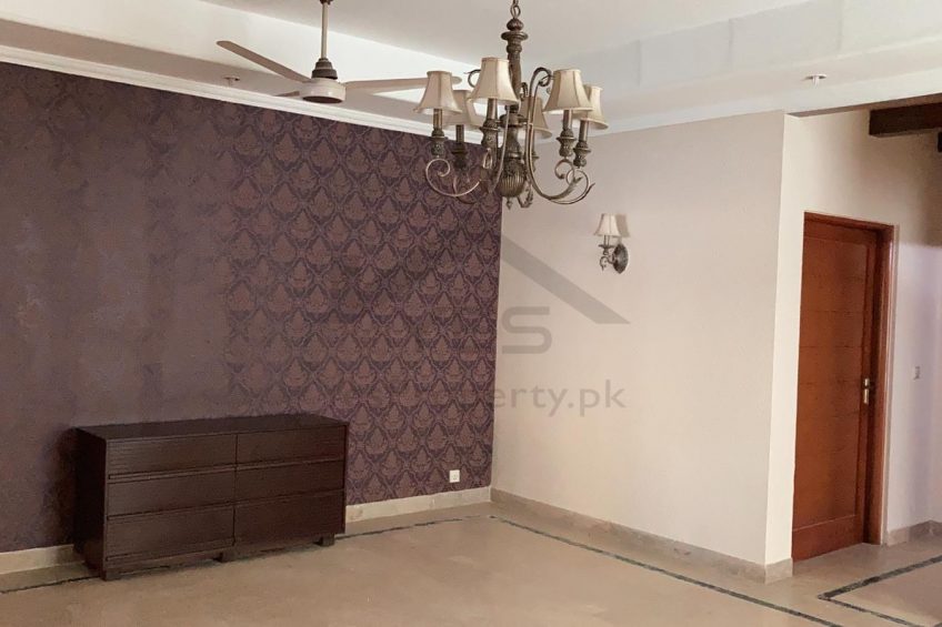 13 Marla Corner House 8 Years Old Double Unit House For Sale Phase 4 DHA Lahore