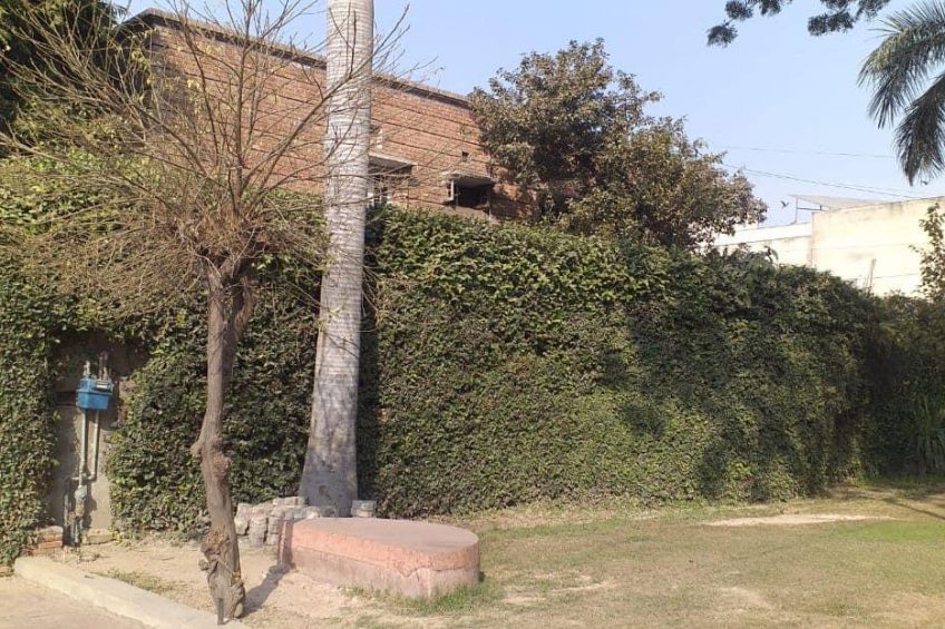 15 Plus Year Old House For sale Model Town Lahore