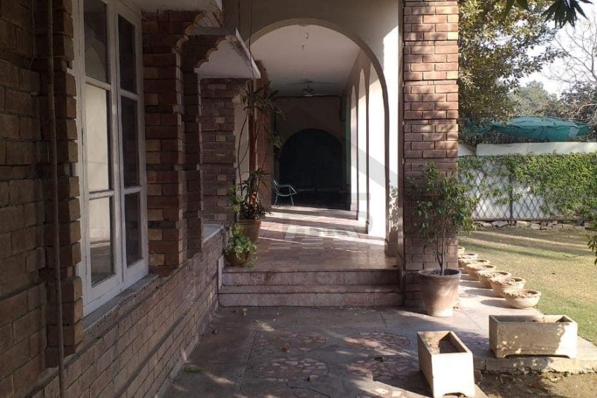 15 Plus Year Old House For sale Model Town Lahore