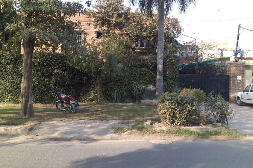 15 Plus Year Old House For sale Model Town Lahore