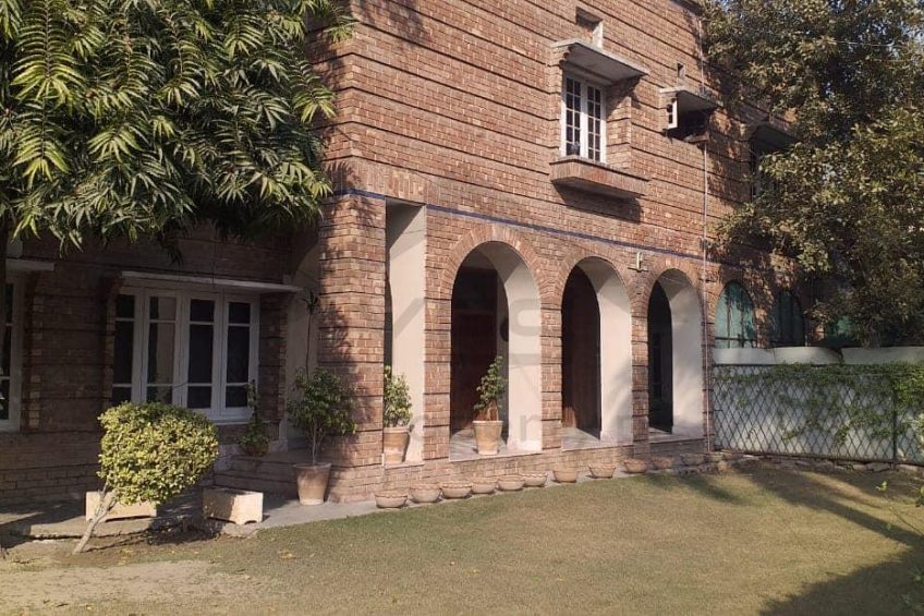 15 Plus Year Old House For sale Model Town Lahore