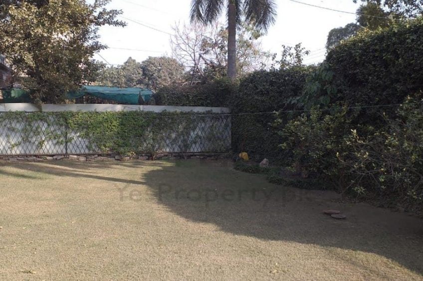 15 Plus Year Old House For sale Model Town Lahore