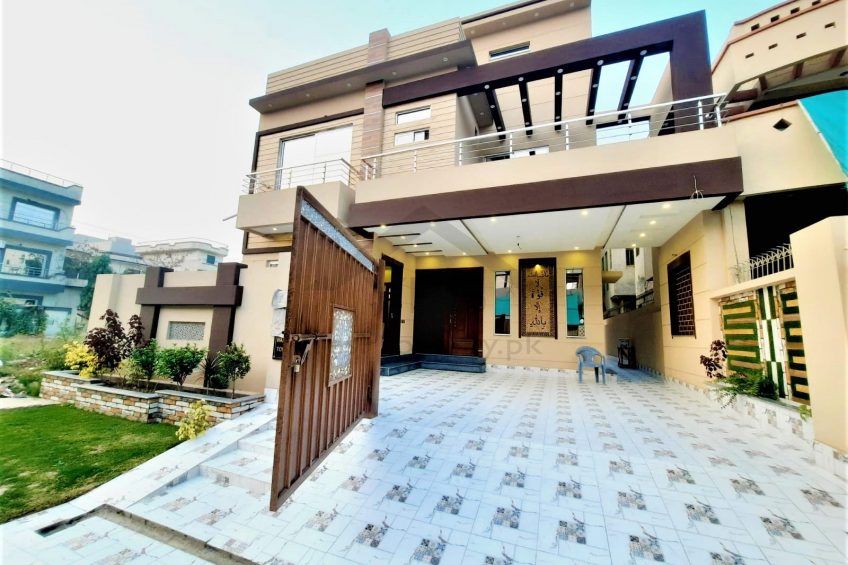 10 Marla New House For Sale At Valencia Town Near Wapda Town Lahore