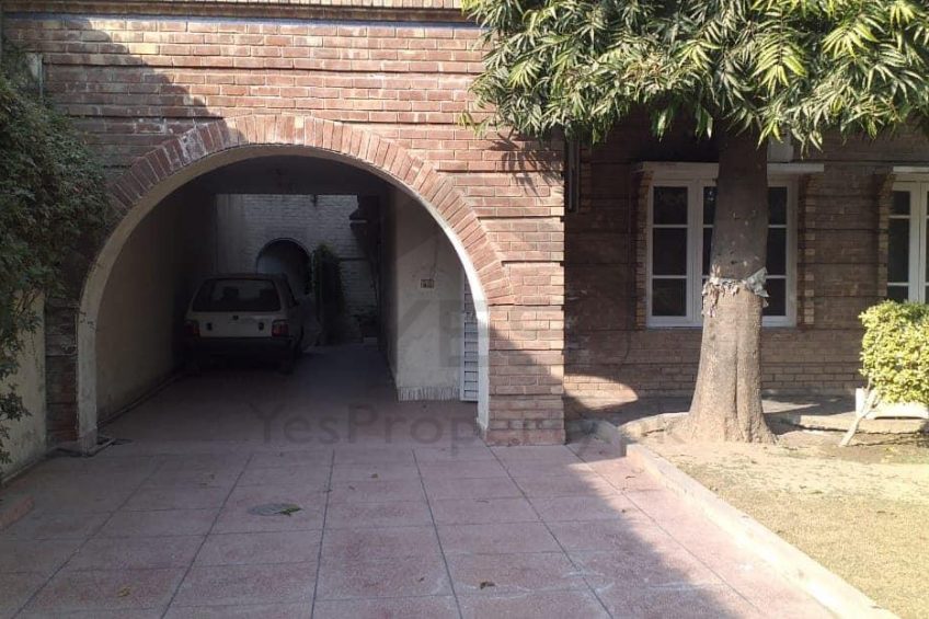 15 Plus Year Old House For sale Model Town Lahore