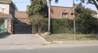 15 Plus Year Old House For sale Model Town Lahore