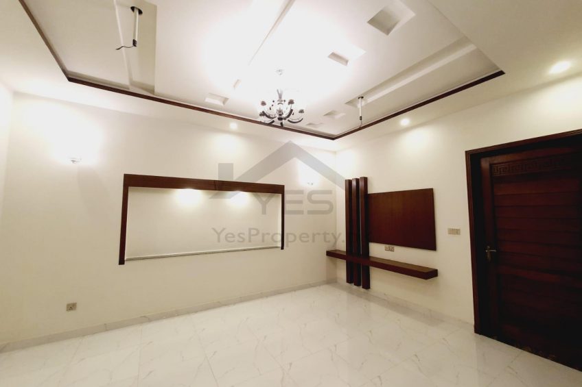 10 Marla New House For Sale At Valencia Town Near Wapda Town Lahore