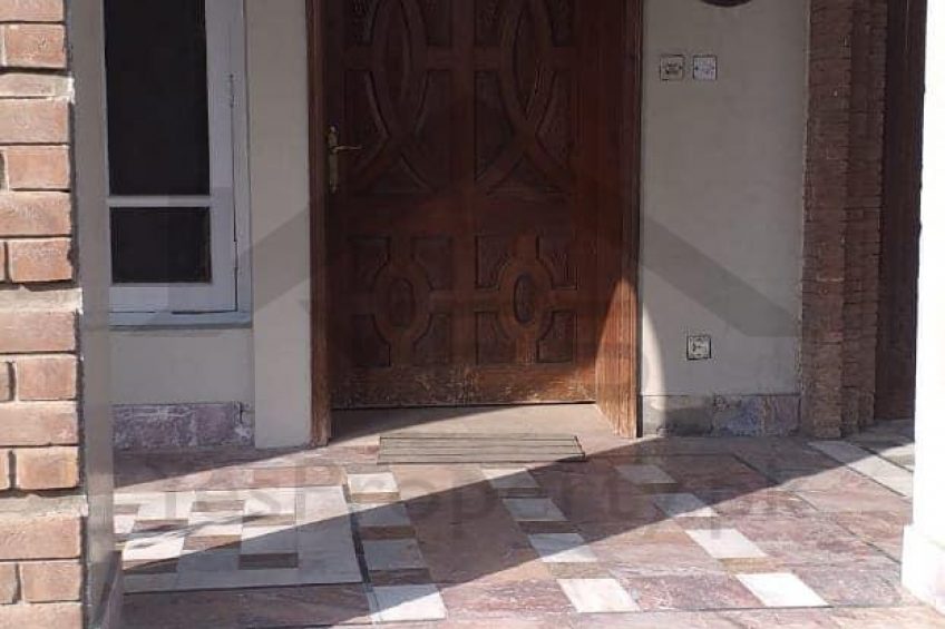 15 Plus Year Old House For sale Model Town Lahore