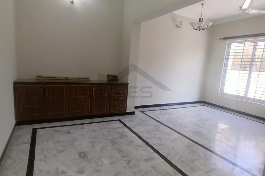 12 Marla Spacious House For Sale in Media Town Lahore