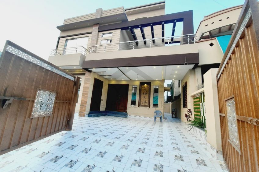 10 Marla New House For Sale At Valencia Town Near Wapda Town Lahore