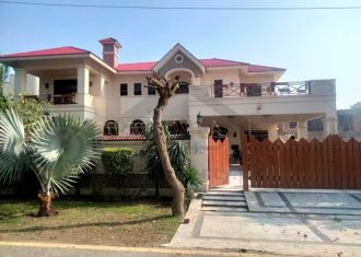 32 Marla Good Location House Available For Rent in EME Block-B Lahore