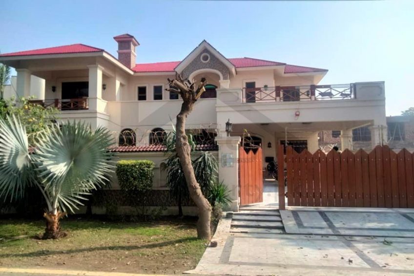 32 Marla Good Location House Available For Rent in EME Block-B Lahore