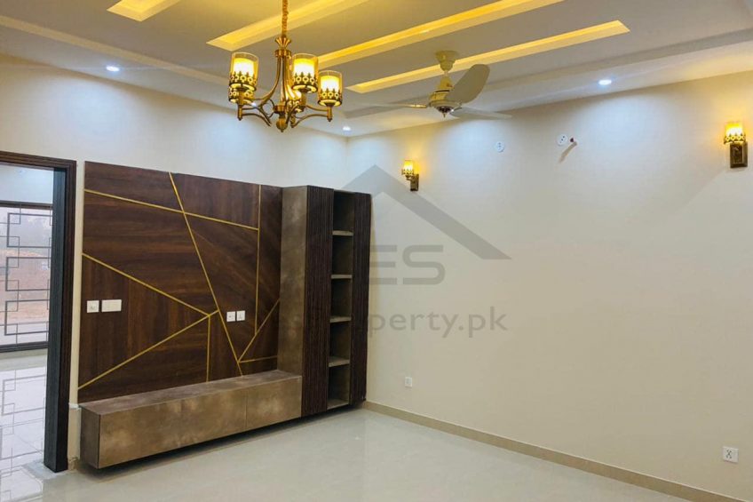 10 Marla Double Story Beautiful House For Sale Bahria Town Lahore