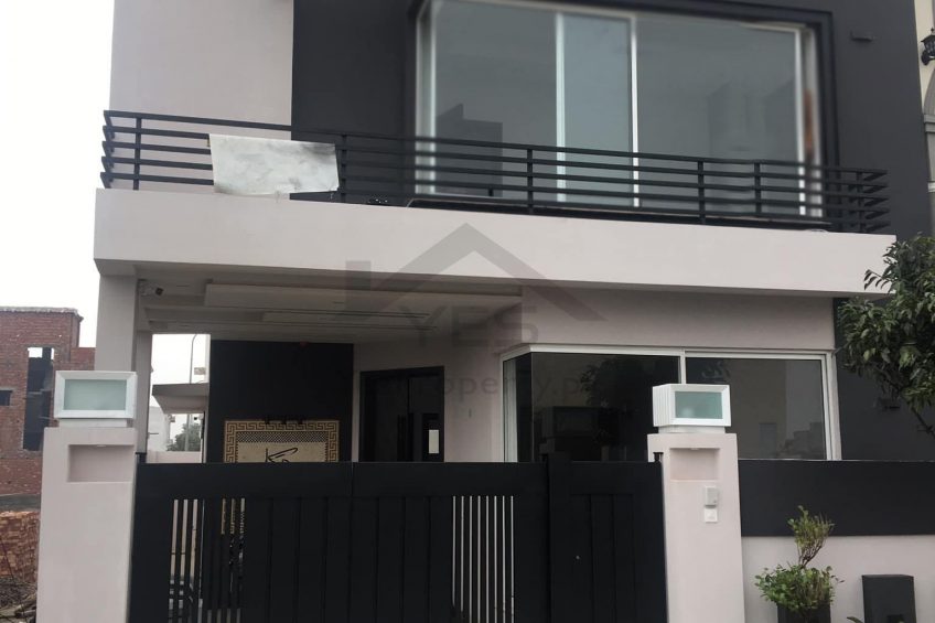 5 Marla Full Modern Villa For Sale in DHA 9 Town Lahore