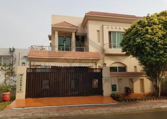 10 Marla Gorgeous House For Sale in Bahria Town Lahore