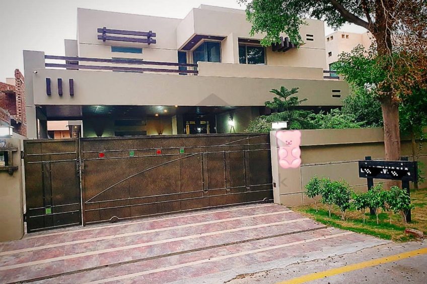 1 Kanal Bungalow Fully Furnished With Full Basement For Sale DHA Phase 1 Lahore