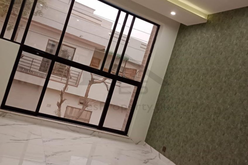 10 Marla Double Story House For Sale in Wapda Town Phase 1 Lahore