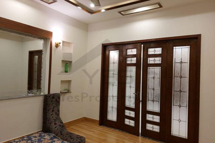 10 Marla New House For Sale in Wapda Town Lahore