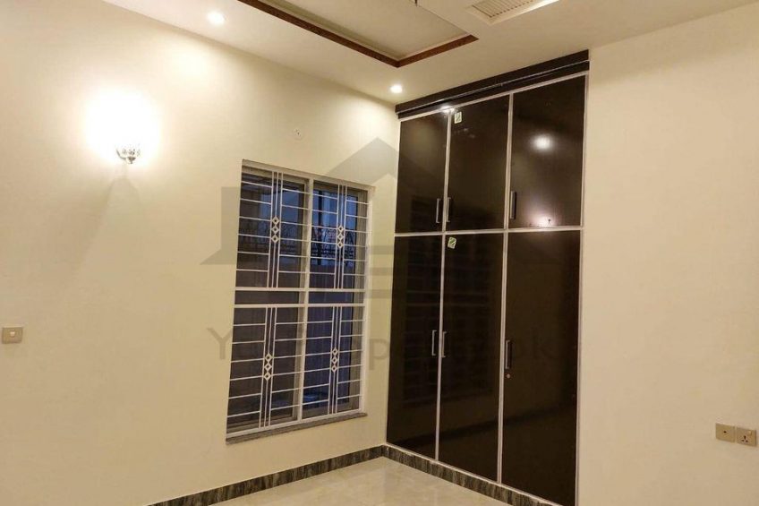 10 Marla New House For Sale in Wapda Town Lahore