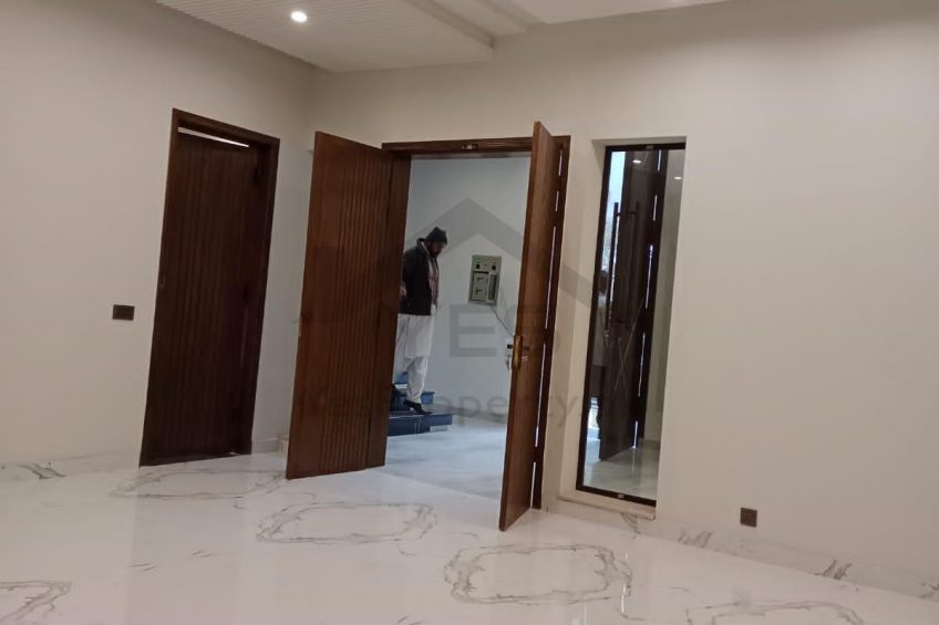 10 Marla Double Story House For Sale in Wapda Town Phase 1 Lahore