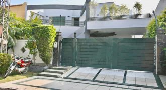 1 Kanal Spacious House For Sale in DHA Phase 4 Lahore