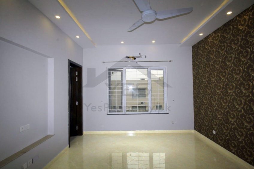 1 kanal Brand New house DHA phase 6 Upper portion for Rent