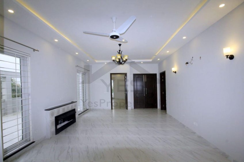 1 kanal Brand New house DHA phase 6 Upper portion for Rent