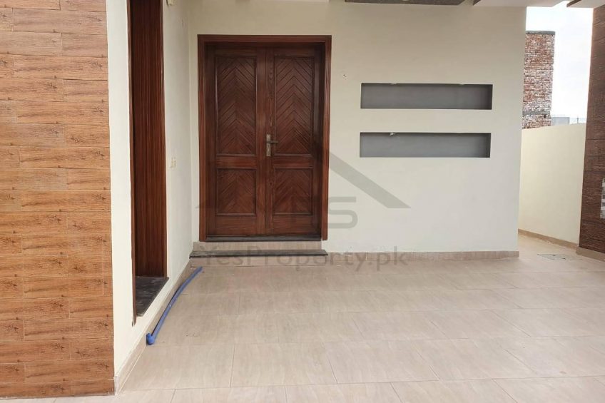 10 Marla Brand New House for sale in Royal Orchard Multan