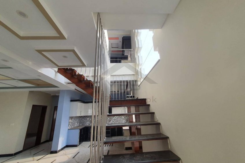 10 Marla Brand New House for sale in Royal Orchard Multan