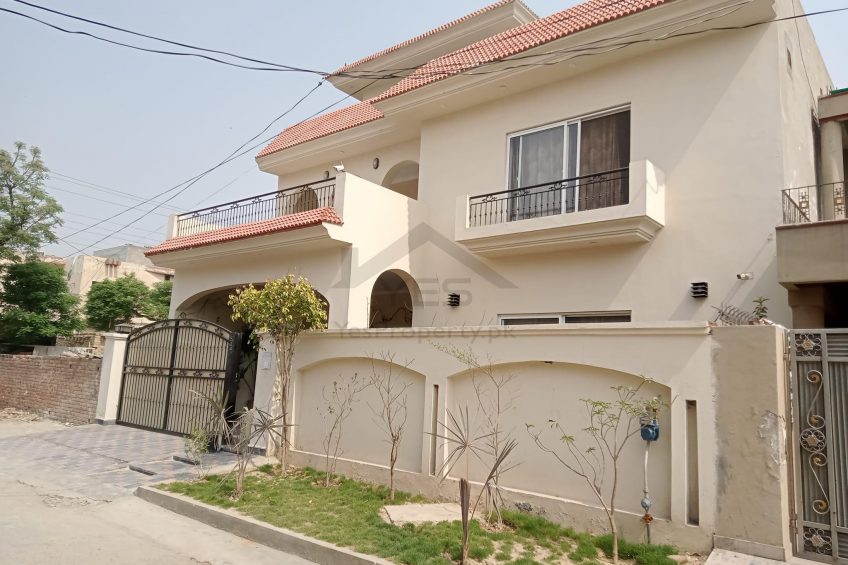 14 marla luxury house for sale in ideal location near lums University