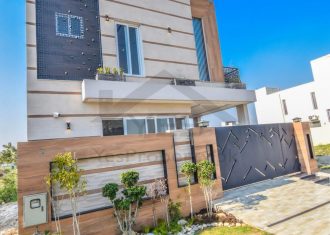 8 Marla Brand New State Of The Art Royal Class Luxurious Modern House Fully Basement For Sale In DHA