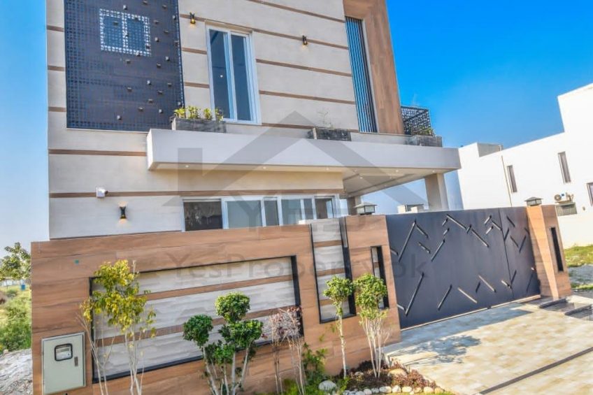 8 Marla Brand New State Of The Art Royal Class Luxurious Modern House Fully Basement For Sale In DHA