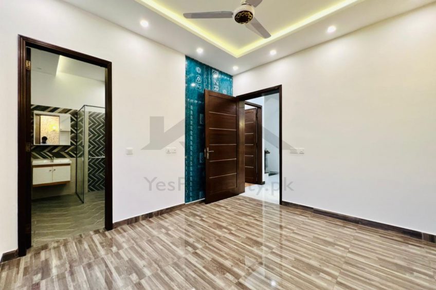 5 MARLA BRAND NEW HOUSE FOR SALE in HOT LOCATION OF DHA