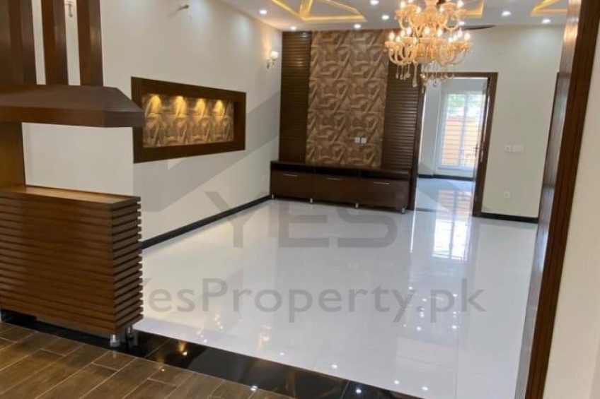 10 Marla Brand New House For Sale in Bahria Town Lahore