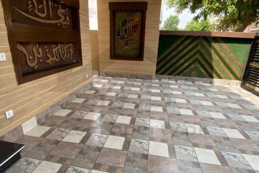 10 Marla Brand New House For Sale in Bahria Town Lahore