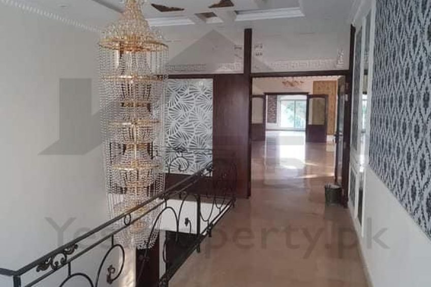 4 kanal Luxurious Banglow For Sale in DHA Phase 8