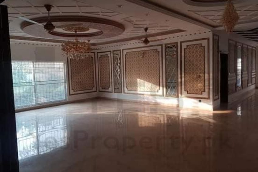 4 kanal Luxurious Banglow For Sale in DHA Phase 8