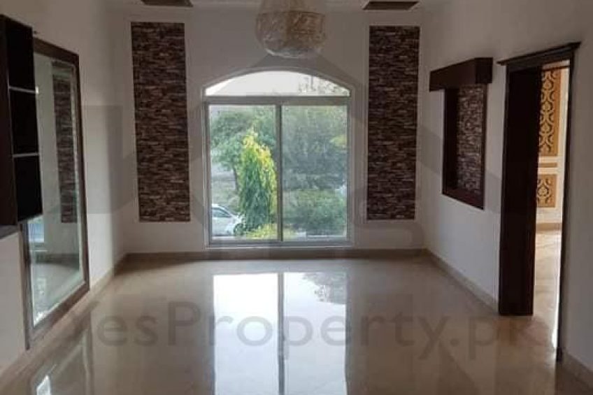 4 kanal Luxurious Banglow For Sale in DHA Phase 8